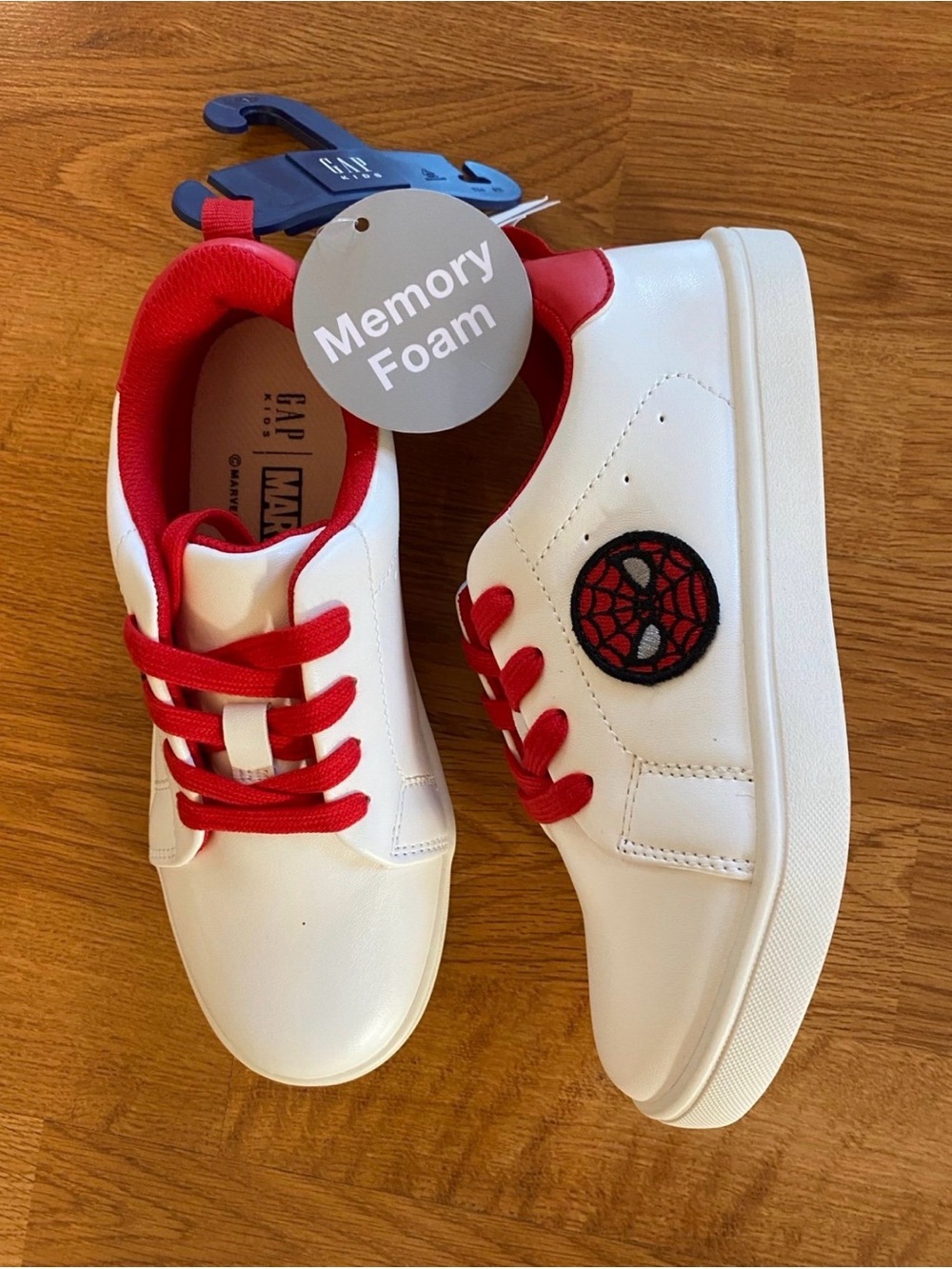 New boys Sz 2, 3 Gap Marvel Spider-Man Memory Foam Shoes